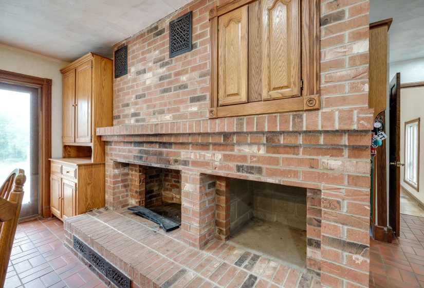 28-web-or-mls-4850-s-charleston-pike