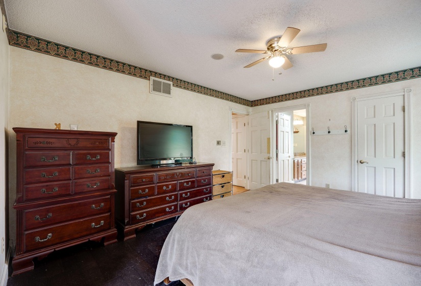 52-web-or-mls-4850-s-charleston-pike