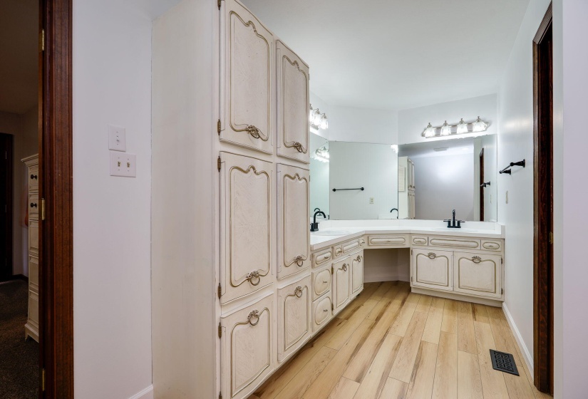 23-web-or-mls-1077-pine-meadow-terrace
