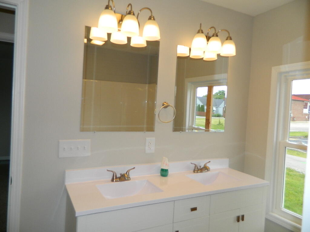 16 Walnut Street, Jeffersonville, Ohio 43128
