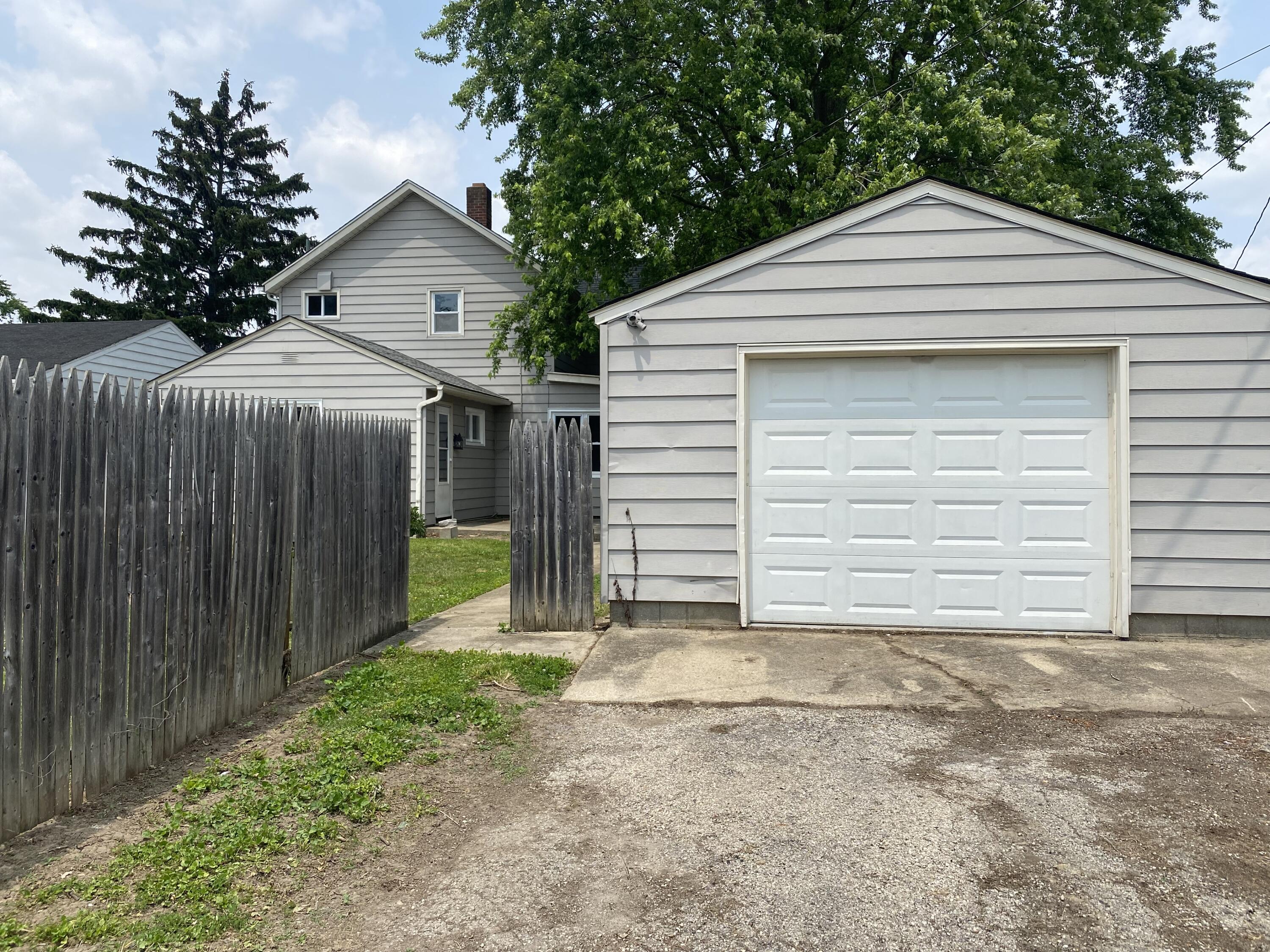 823 Robinson Avenue, Piqua, Ohio 45356
