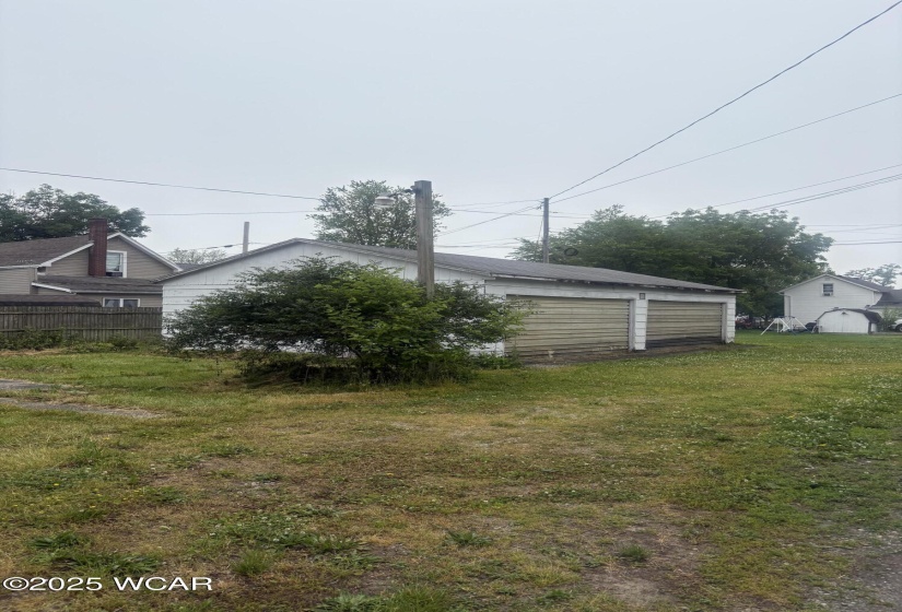 Detached garage