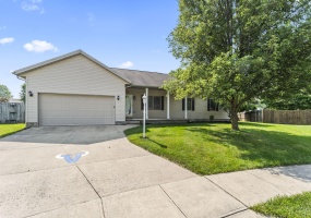 1410 Hunter Court, Troy, Ohio 45373, 3 Bedrooms Bedrooms, ,2 BathroomsBathrooms,Residential,For Sale,Hunter,1039186