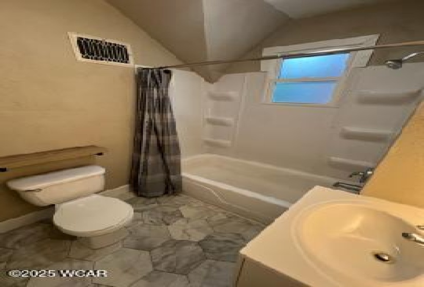 136 Raymond Street, Van Wert, Ohio, 3 Bedrooms Bedrooms, ,1 BathroomBathrooms,Residential,For Sale,Raymond,307321