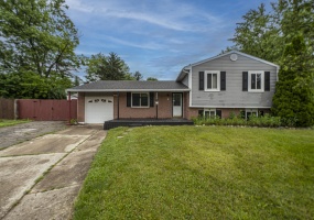 1000 Michele Court, Englewood, Ohio 45322, 3 Bedrooms Bedrooms, ,2 BathroomsBathrooms,Residential,For Sale,Michele,1039232
