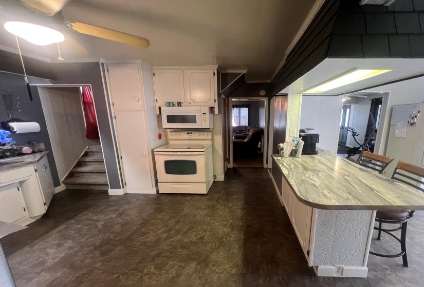 Kitchen/Dining Area