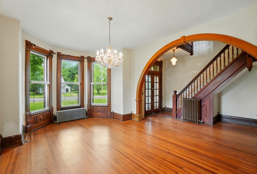257 Front Parlor Arch