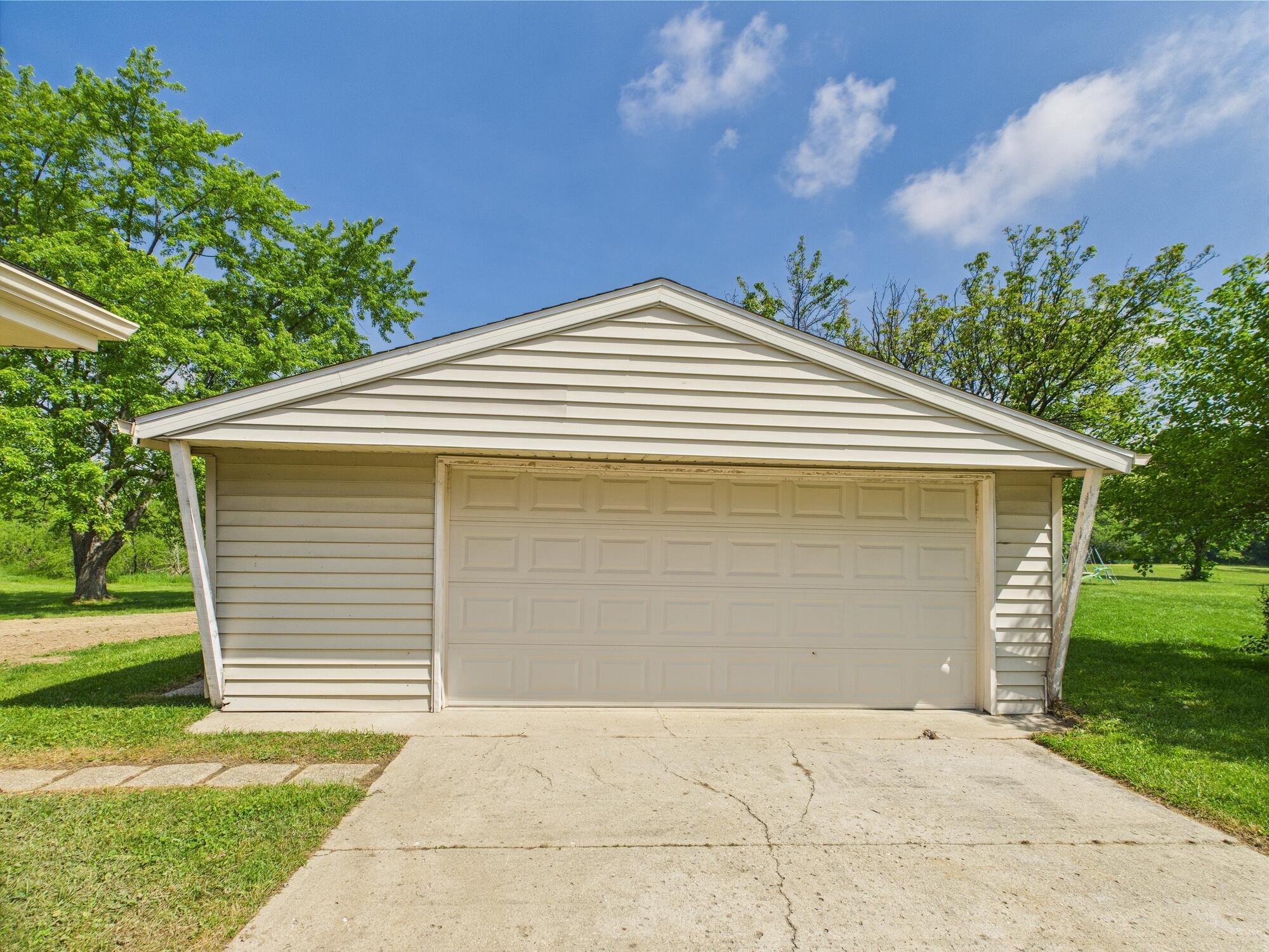 1430 Union City Pike, Winchester, Indiana 47394