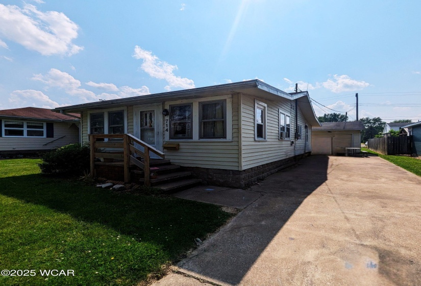 3 bedroom 1 bathroom home near Lake Erie.