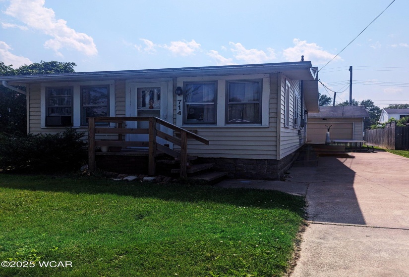 Whether you are looking for the perfect weekend getaway, your next home near the lake, or smart investment opportunity..this one is it!
