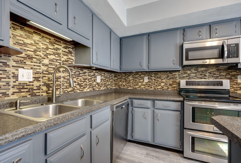 17-web-or-mls-4029-lyndell-dr