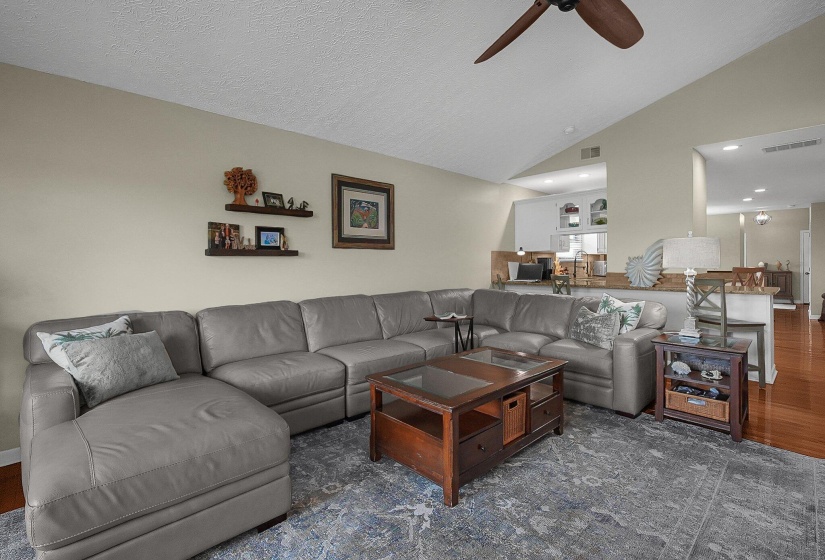 17-web-or-mls-1250-e-choctaw-dr