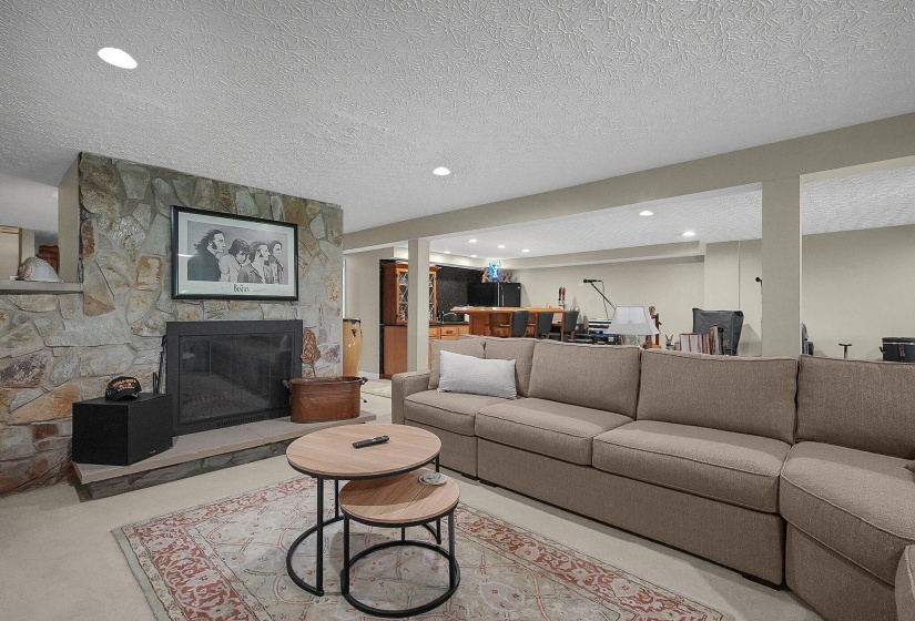 35-web-or-mls-1250-e-choctaw-dr
