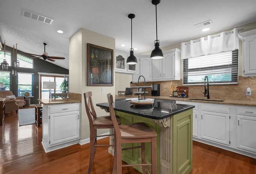 11-web-or-mls-1250-e-choctaw-dr