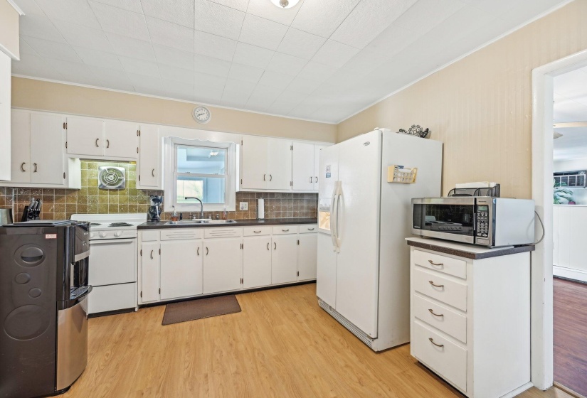 1-web-or-mls-College St-2204-011