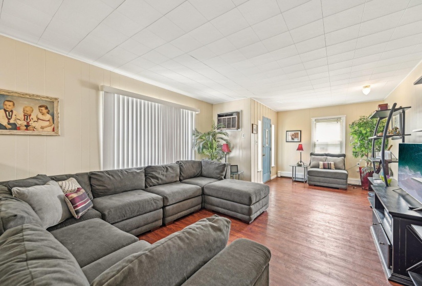 1-web-or-mls-College St-2204-005
