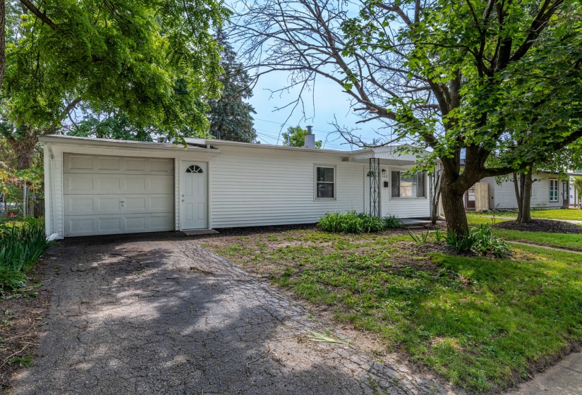 322 Galewood-23