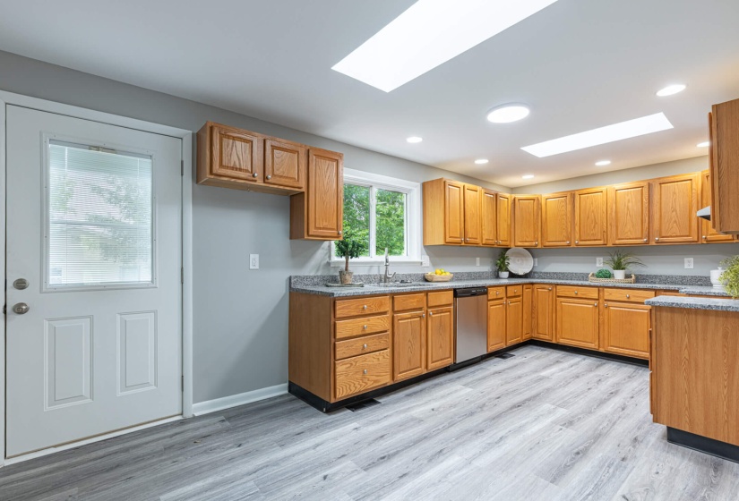 518 E Main-13