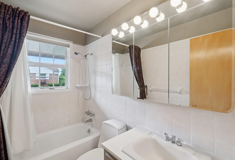 26-web-or-mls-Hickory Dr-1706-026