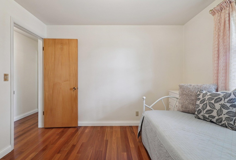 28-web-or-mls-Hickory Dr-1706-028