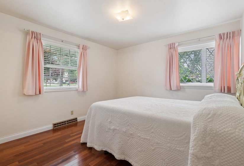 32-web-or-mls-Hickory Dr-1706-032