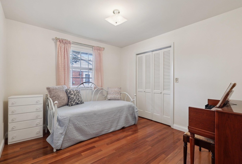27-web-or-mls-Hickory Dr-1706-027