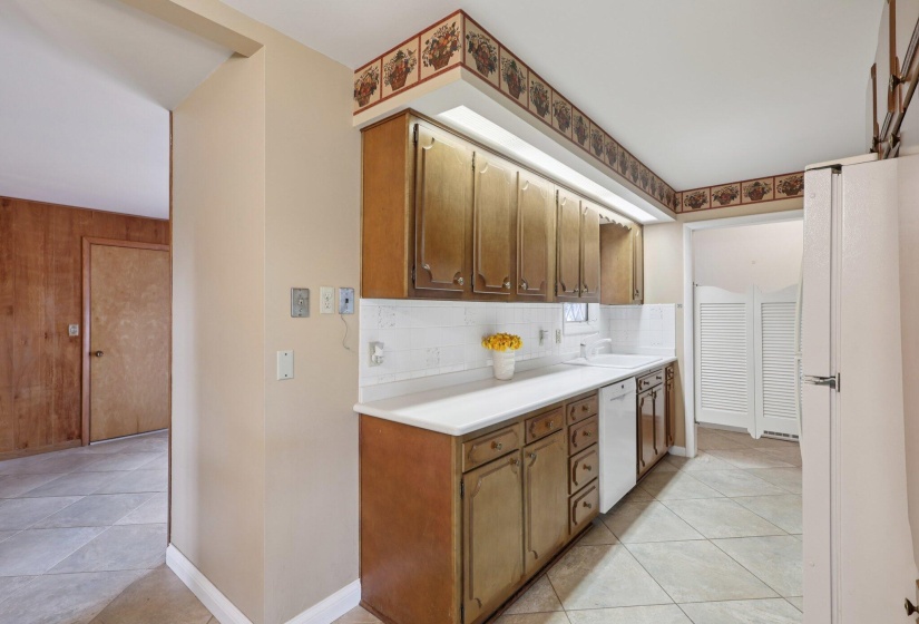 25-web-or-mls-Hickory Dr-1706-025