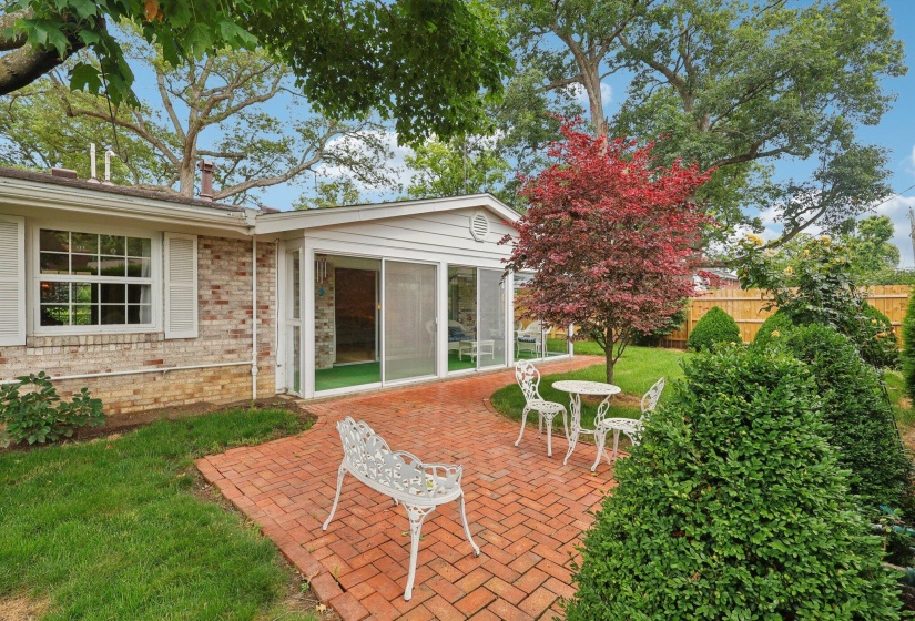 41-web-or-mls-Hickory Dr-1706-041