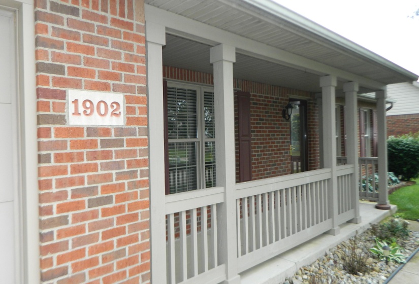 COVERED FRONT PORCH
