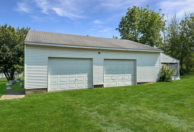Detached Garage
