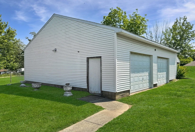 Detached Garage