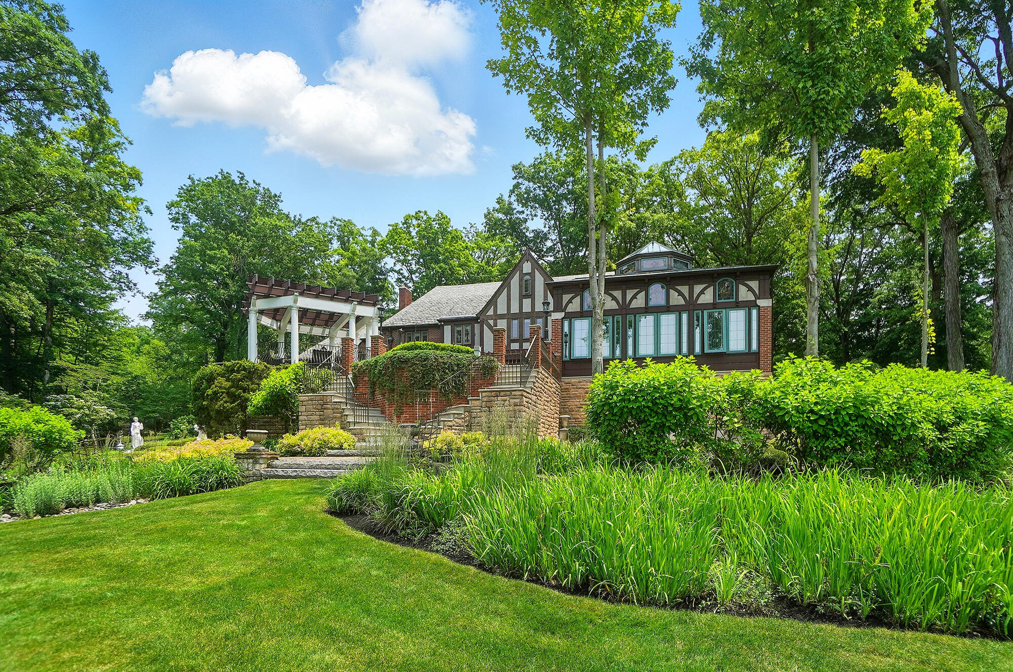 2475 Signal Hill Road, Springfield, Ohio 45504