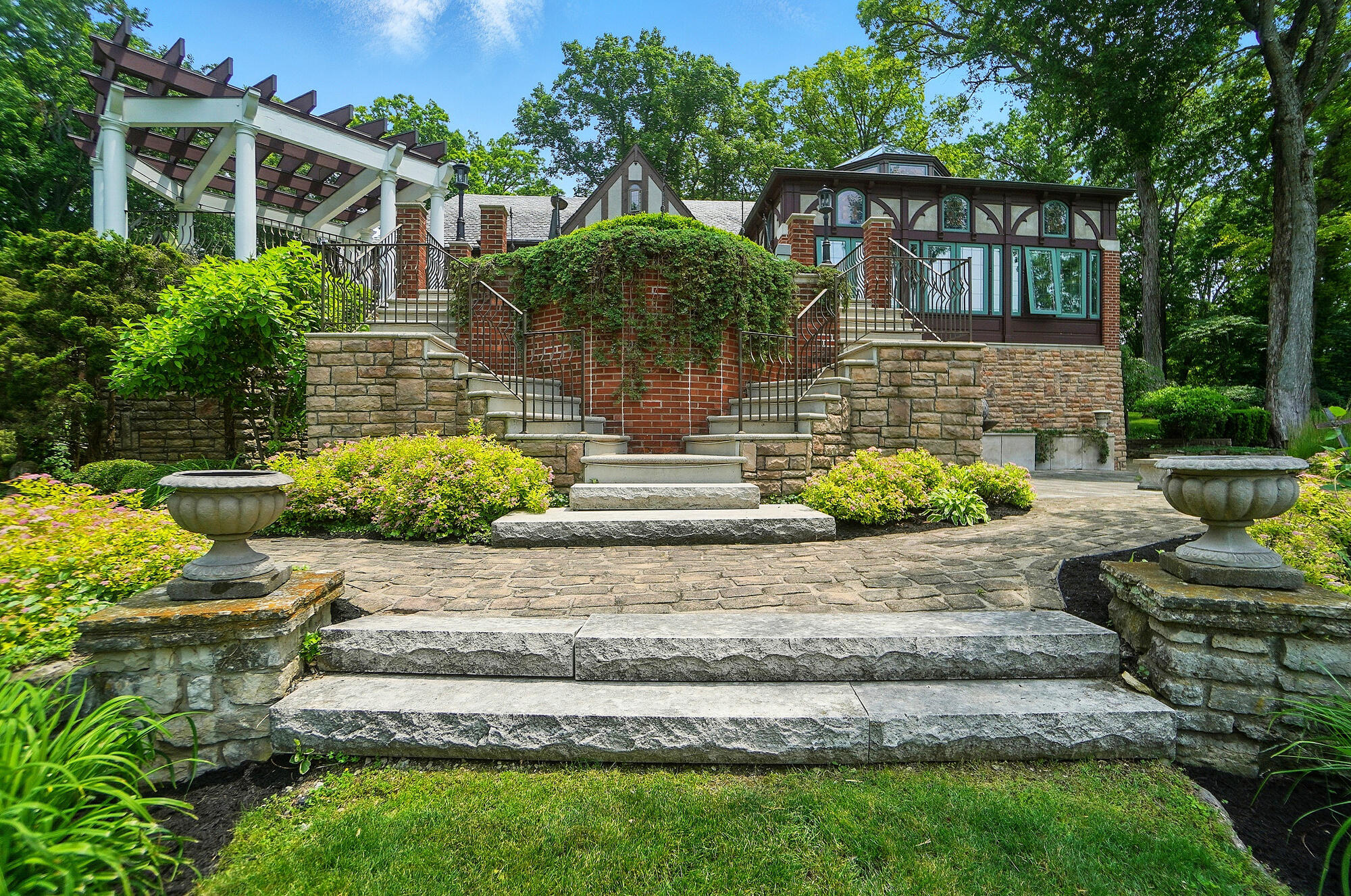 2475 Signal Hill Road, Springfield, Ohio 45504