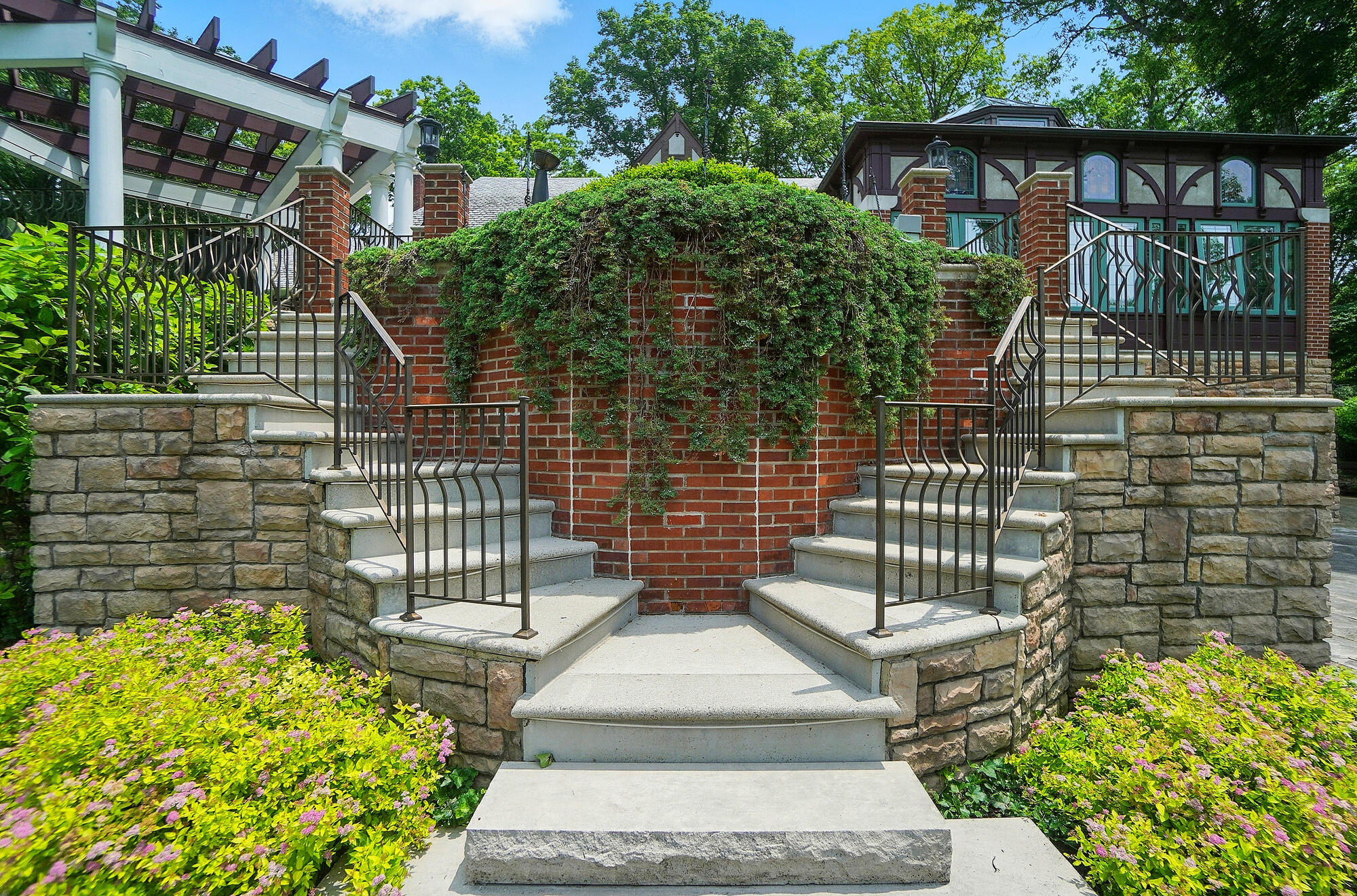 2475 Signal Hill Road, Springfield, Ohio 45504