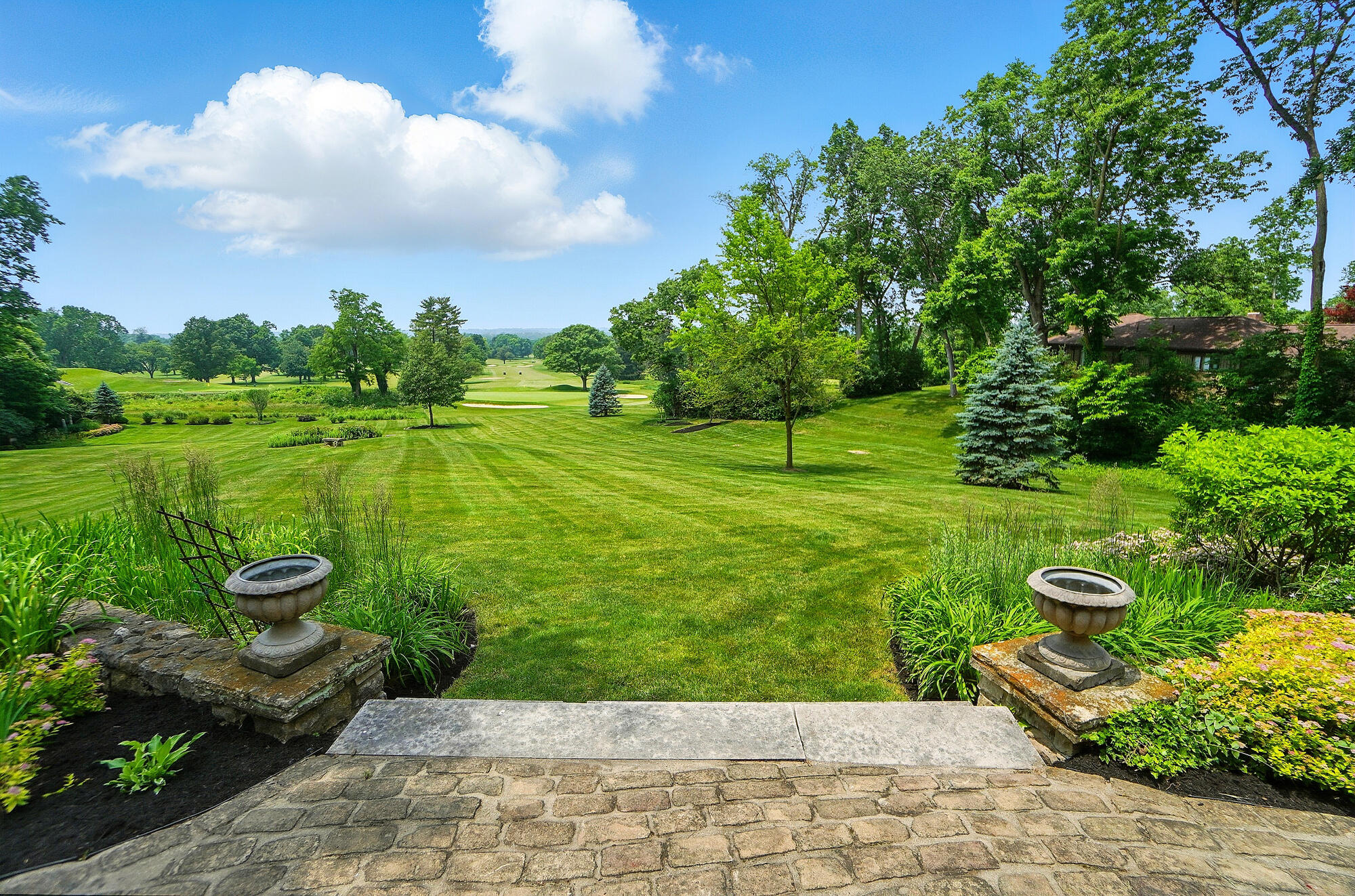 2475 Signal Hill Road, Springfield, Ohio 45504