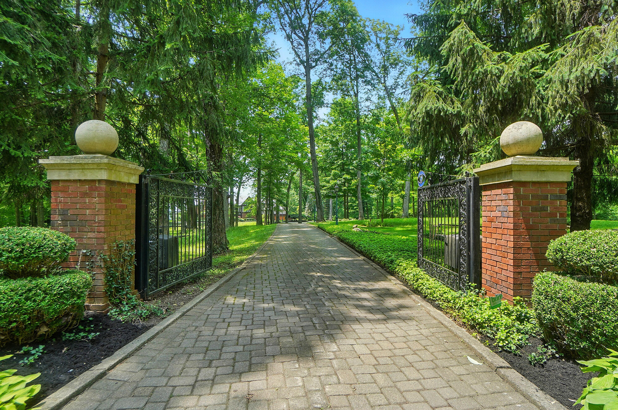 2475 Signal Hill Road, Springfield, Ohio 45504
