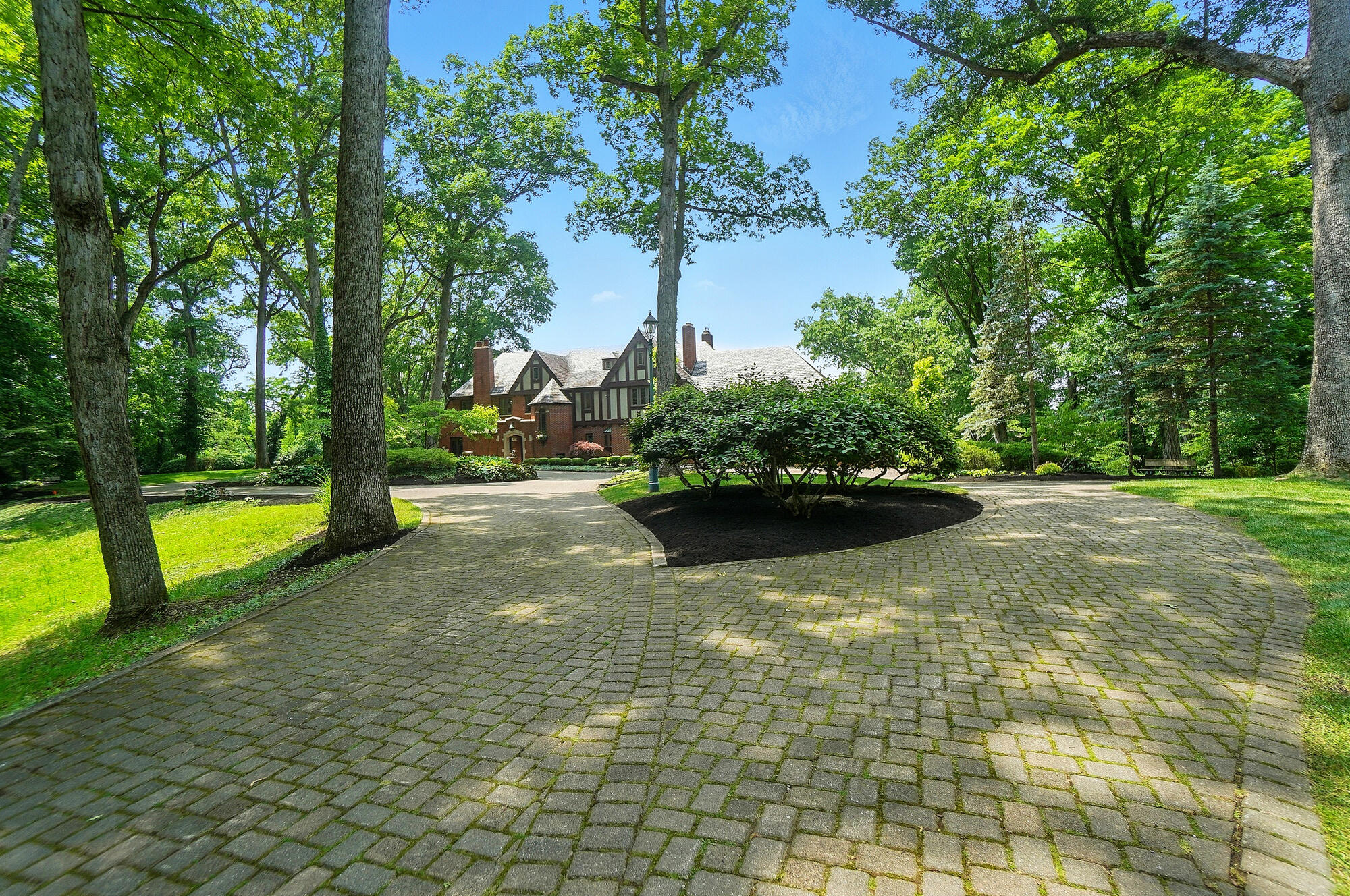 2475 Signal Hill Road, Springfield, Ohio 45504