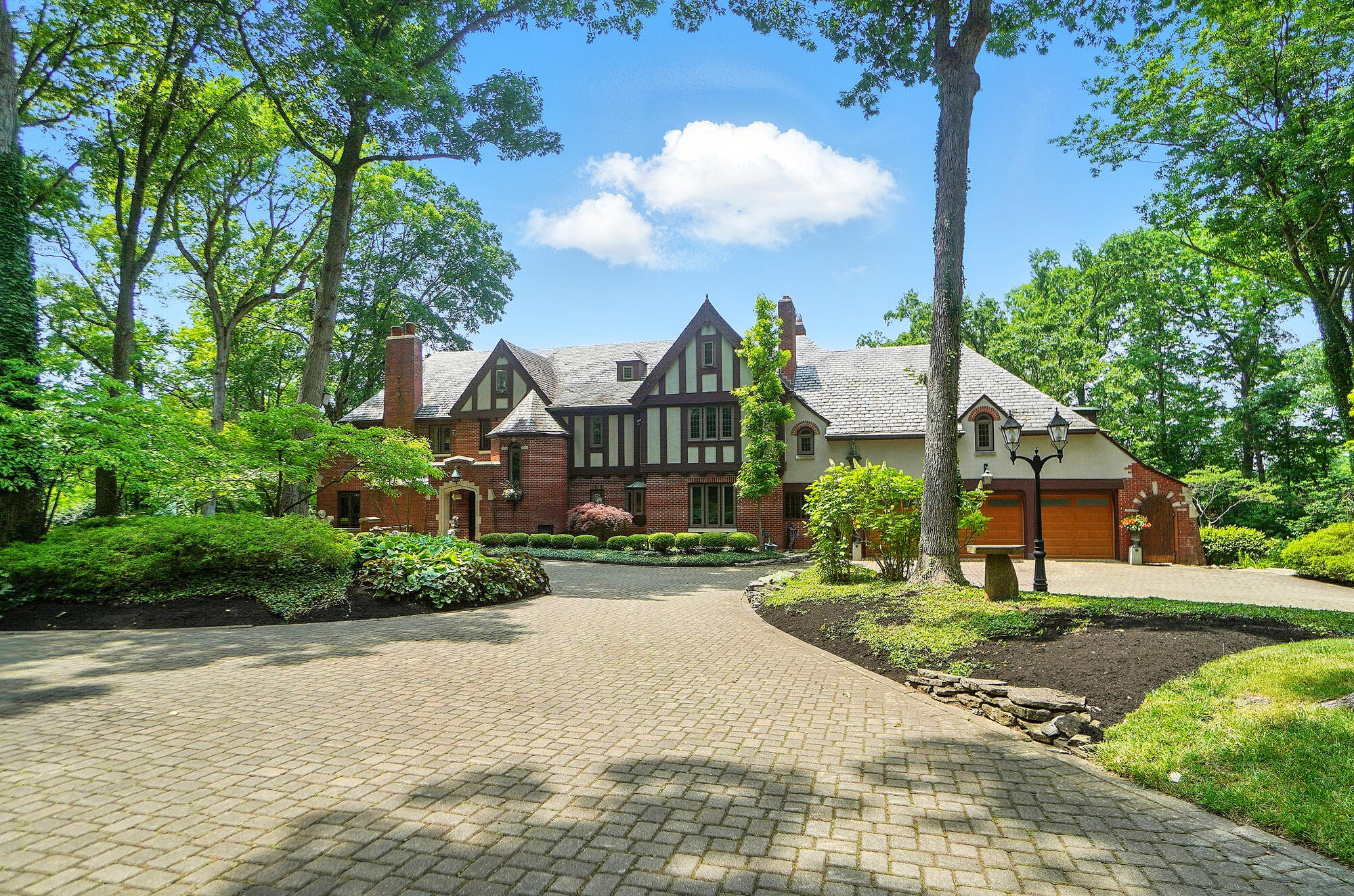 2475 Signal Hill Road, Springfield, Ohio 45504