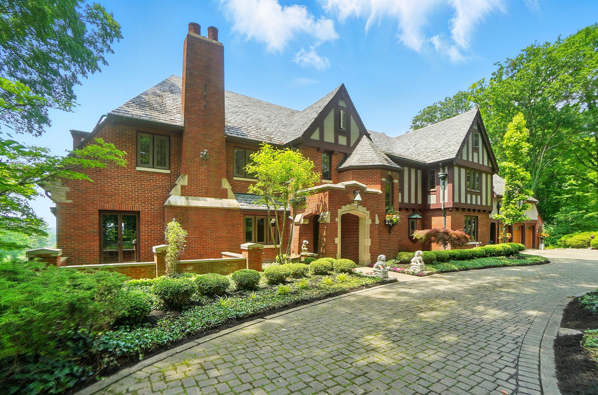 2475 Signal Hill Road, Springfield, Ohio 45504