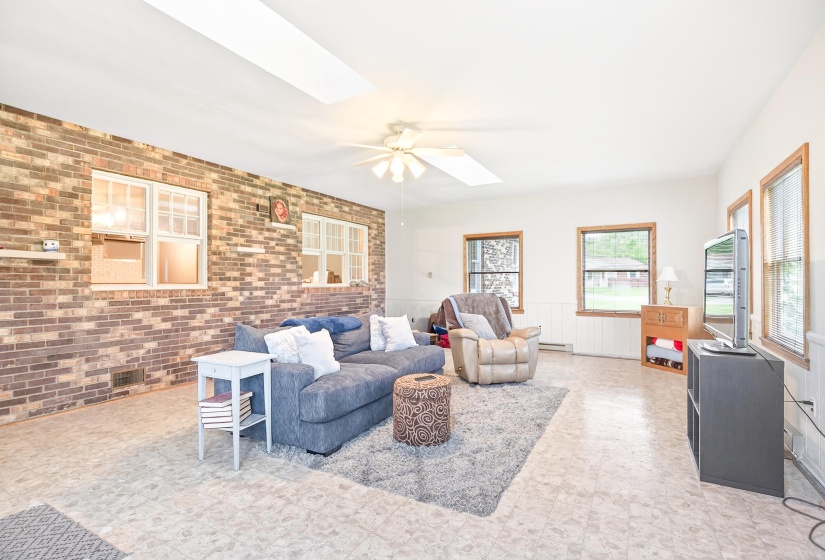 819 Lori Ct. Sidney -12