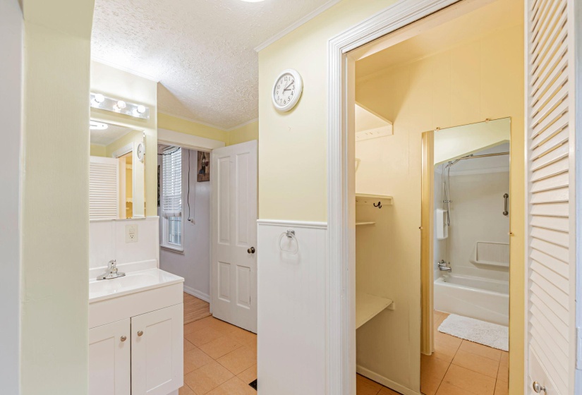 28-web-or-mls-2529-lagonda-ave