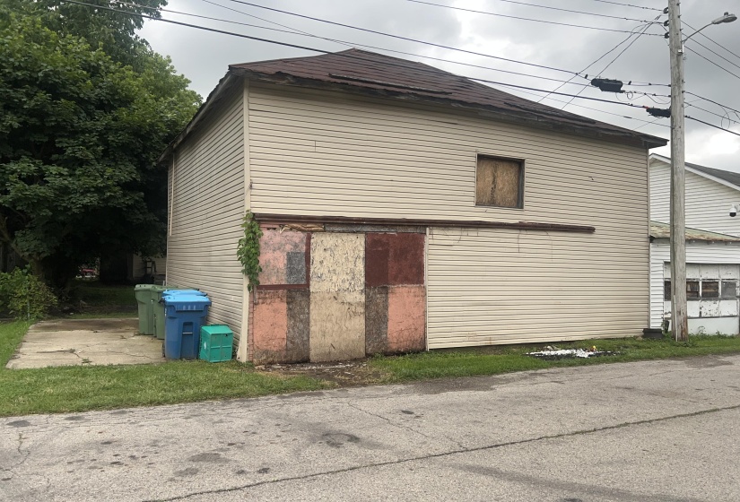 Garage/Outbuilding