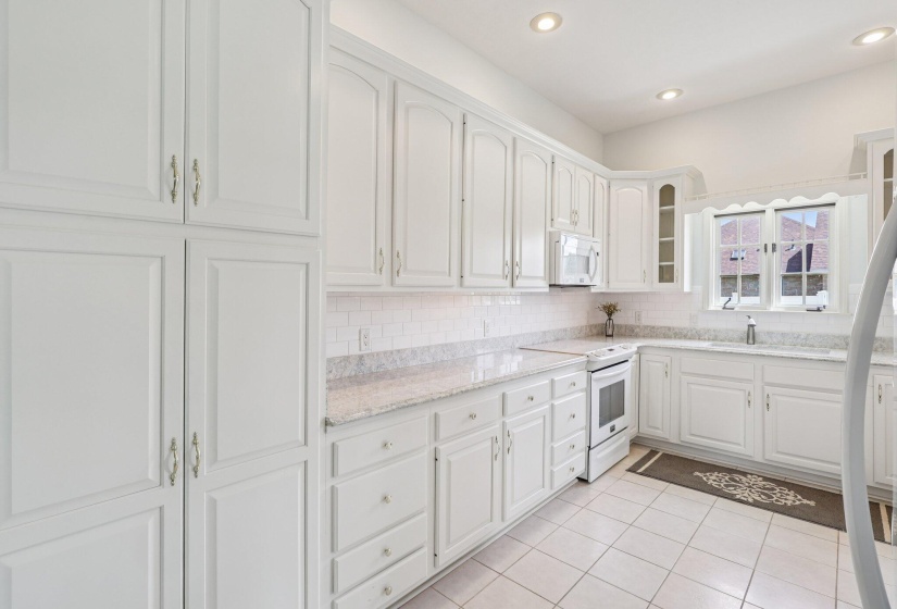 18-web-or-mls-Circle Dr-2006-018