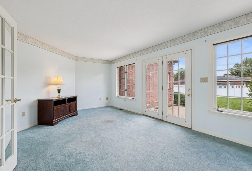 27-web-or-mls-Circle Dr-2006-027