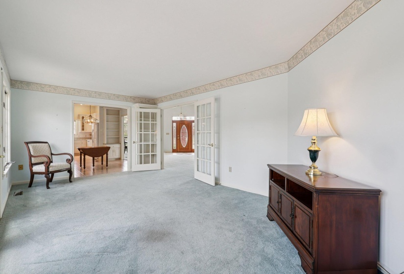 28-web-or-mls-Circle Dr-2006-028
