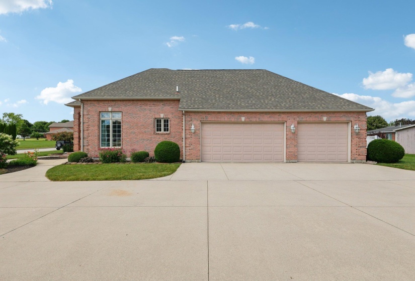 44-web-or-mls-Circle Dr-2006-044