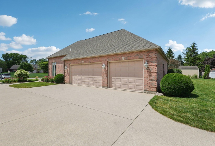 41-web-or-mls-Circle Dr-2006-041