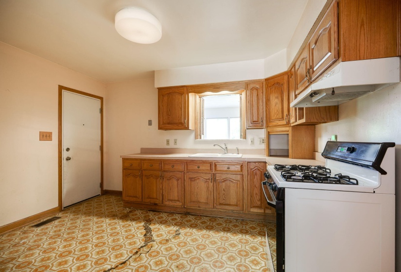 17-web-or-mls-524-rosewood-ave