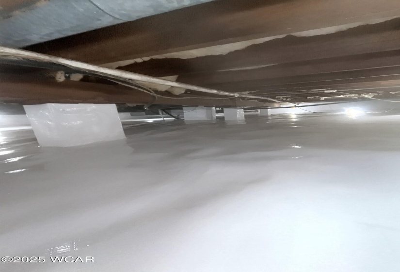 Encapsulated crawlspace