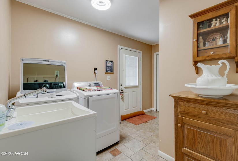 5295 East Road, Lima, Ohio, 3 Bedrooms Bedrooms, ,2 BathroomsBathrooms,Residential,For Sale,East,306774